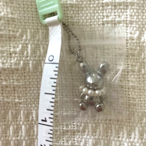 Rabbit Design Artificial Pearl Necklace - Picture 6 of 7